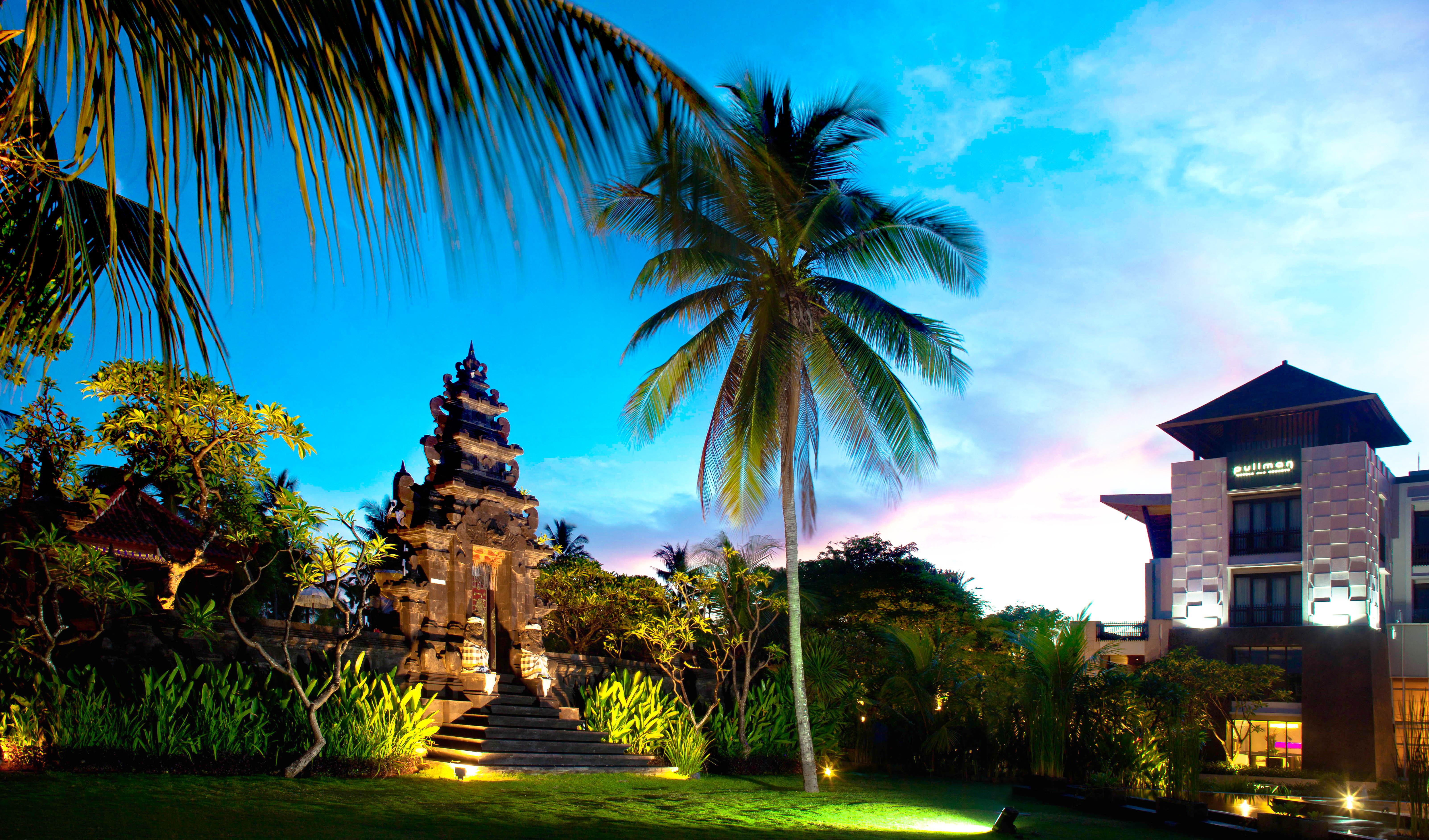 Pullman Bali Legian Beach Dış mekan fotoğraf The resort's gardens